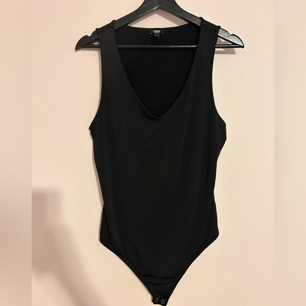 Black express V-neck bodysuit
